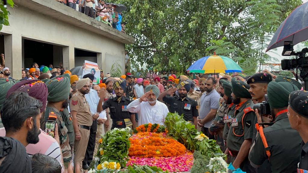 Patiala soldier Pardeep Singh cremated with full military honours; was killed in Ananatnag Operation