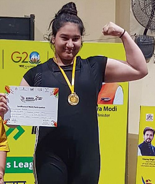 Zirakpur: Gurukul’s Ananya Seth lifts 125 kg, wins gold