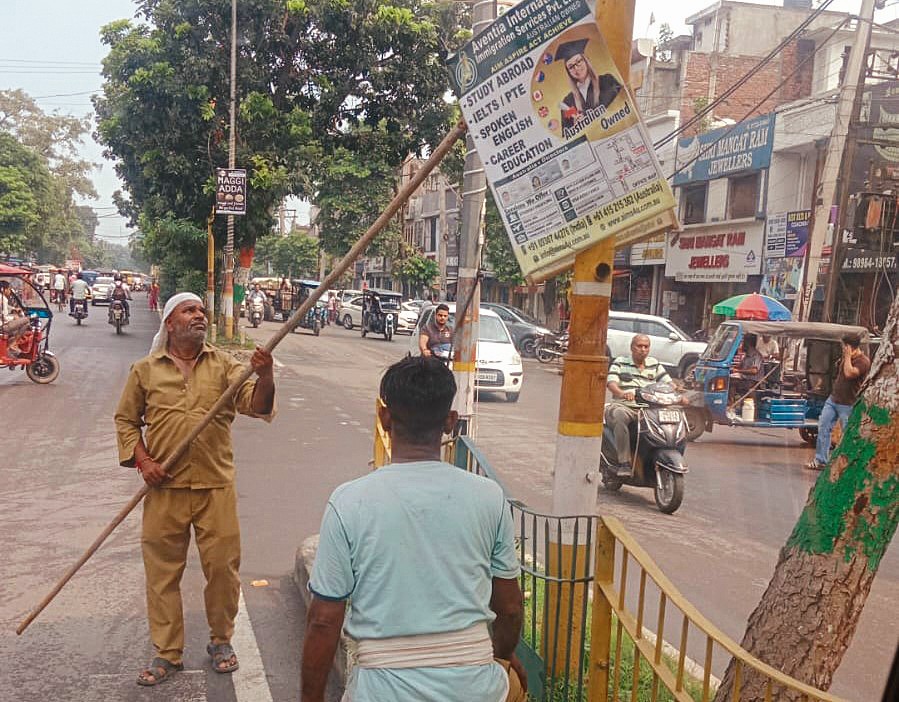 Illegal publicity material removed in Yamunanagar, Jagadhri