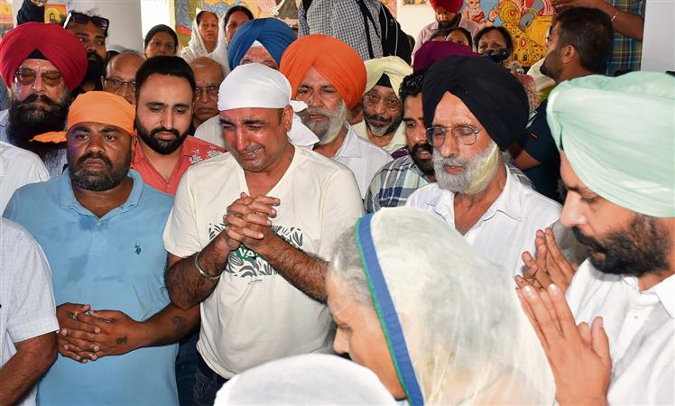 Dhillon brothers' suicide: Emotions run high as Jashanbir's  mortal remains consigned to flames
