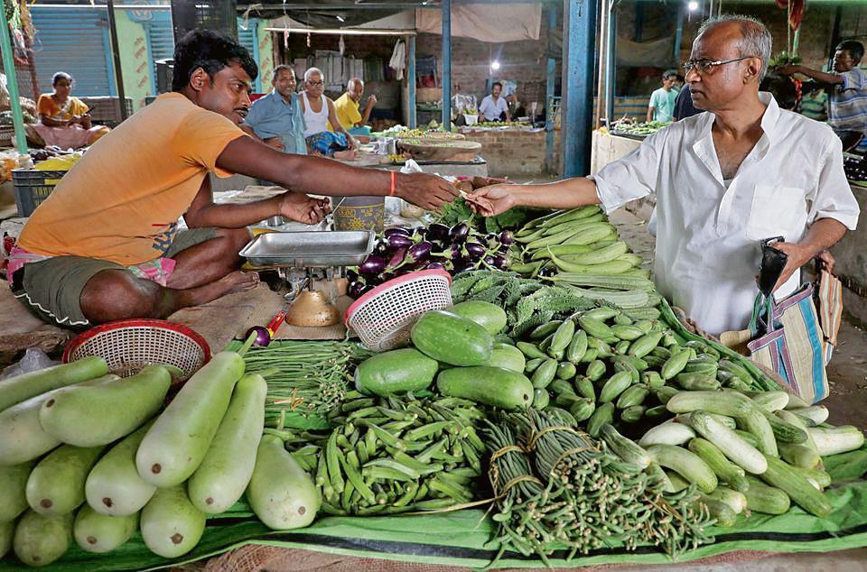 Inflation declines to 6.83% in Aug on softening food prices