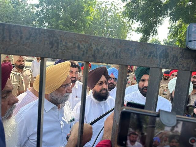 Punjab Congress leaders Raja Warring, Partap Bajwa not allowed to meet arrested Sukhpal Khaira at Fazilka