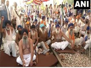 Farmers in Amritsar continue 'Rail Roko Andolan' over MSP demands