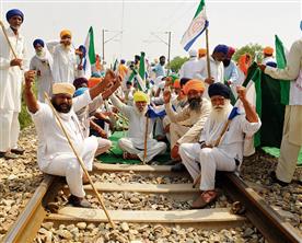 Farmers begin three-day ‘rail roko’ protest in district
