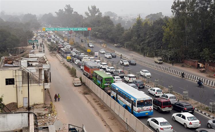 Peak hour traffic chokes Zirakpur-Chandigarh stretch