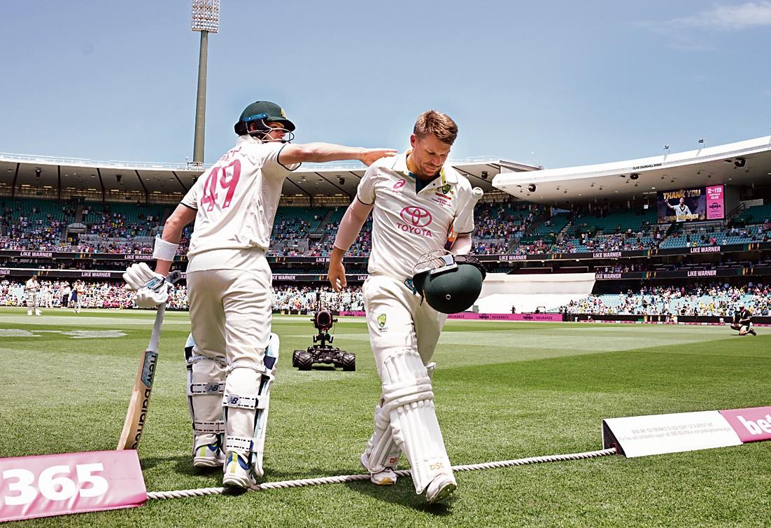 Final 50, final ovation...Warner signs off in style as Oz sweep Pak