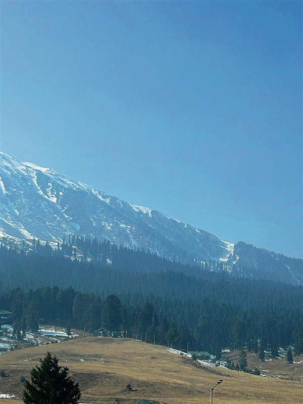 Dry spell, lack of snow hit skiing activity in Gulmarg