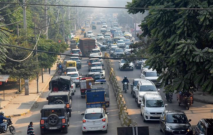 Panchkula: Chaos, traffic snarls routine at Sector 20 intersection, locals fret