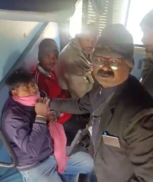TTE ‘faces music’ for thrashing passenger without ticket on Barauni-Lucknow Express train; Railway Minister Vaishnaw reacts
