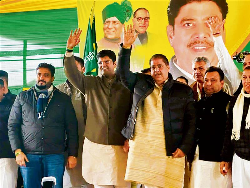 Karnal: Ajay, Dushyant Chautala exhort JJP workers to gear up for polls