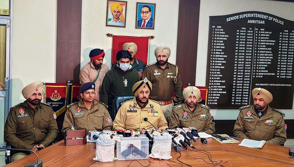 Amritsar: 2 kg drugs, weapons smuggled from Pakistan seized, one arrested