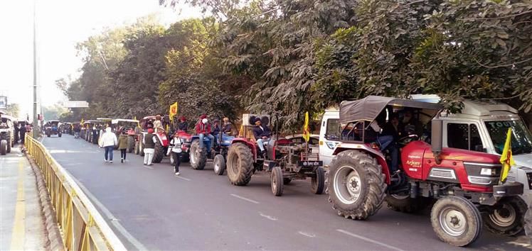 Farmers take out tractor parade over govt’s pro-corporate policies