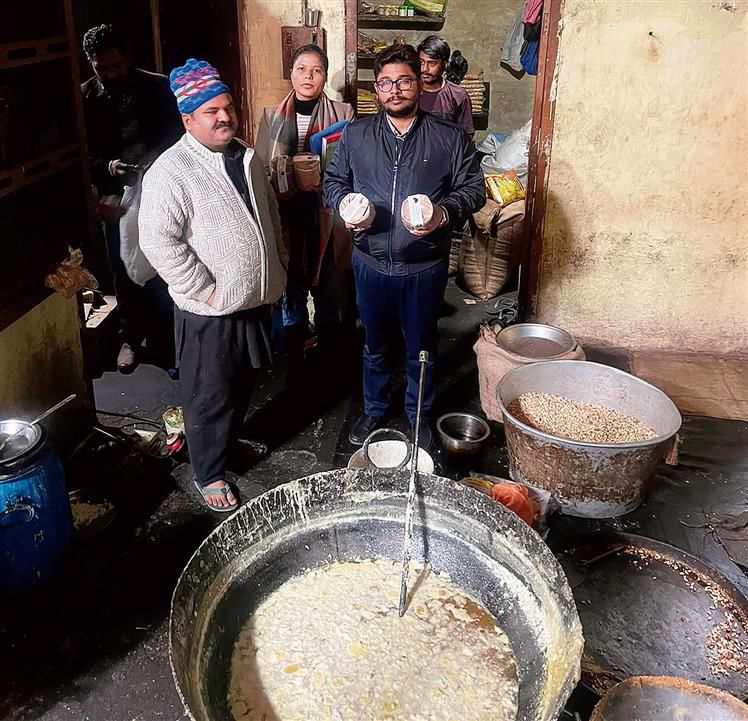 Amritsar: Food safety wing raids gachak-making unit