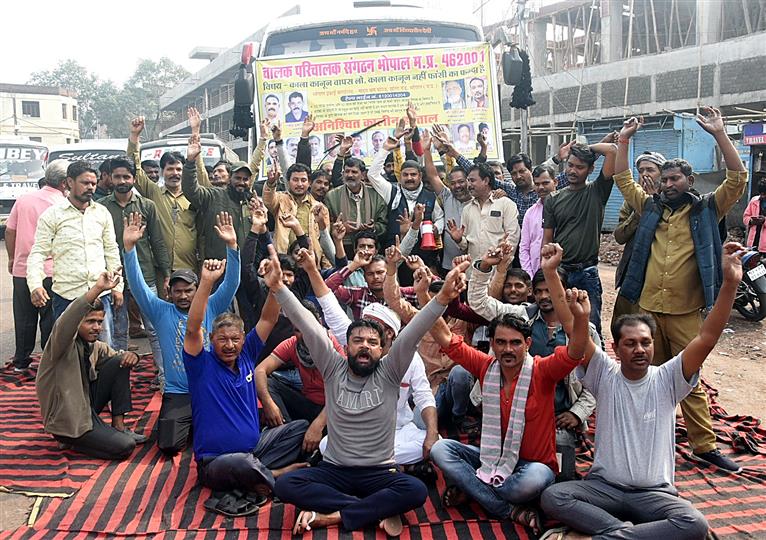 Truck drivers' strike hits movement of 5 lakh vehicles in MP, claims