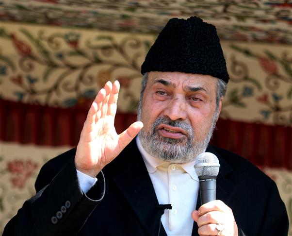 Former MP Muzaffar Hussain Baig joins PDP at Mufti Mohammad Sayeed’s grave