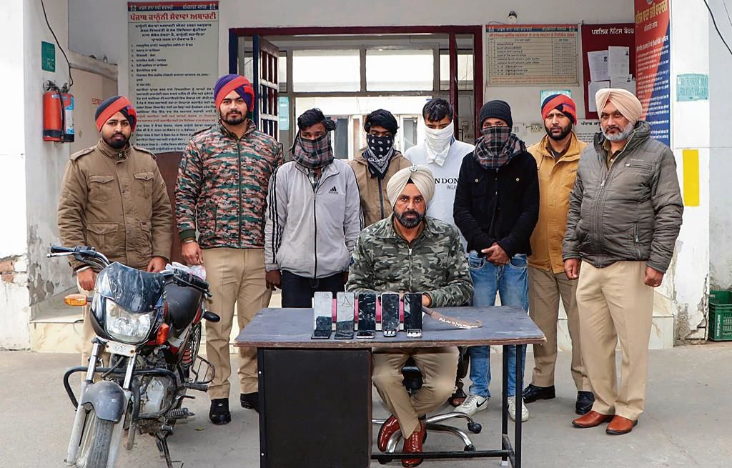 Gang of snatchers busted, 4 arrested