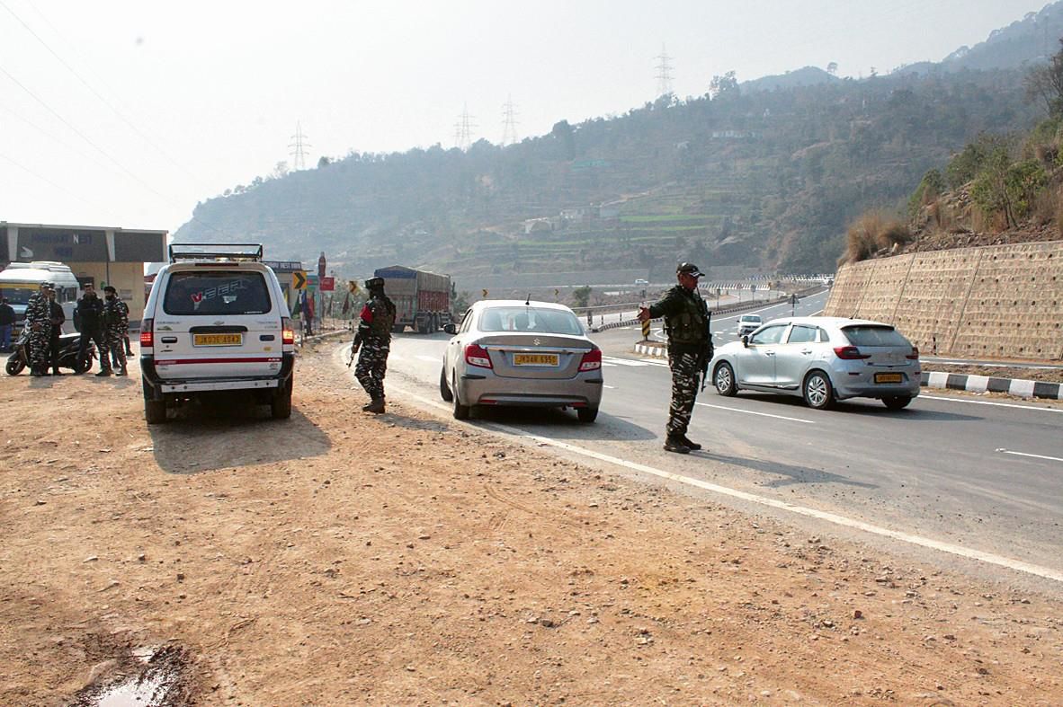 Security beefed up on Srinagar-Jammu national highway after suspicious movement of vehicle