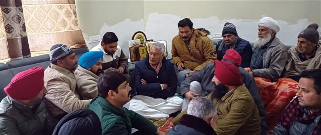 Sunil Jakhar meets kin of slain sarpanch in Tarn Taran