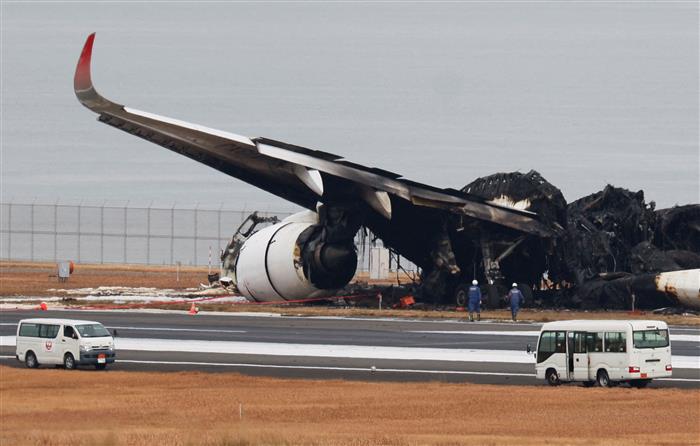 Investigators focus on air traffic communication after fatal runway crash at Tokyo’s Haneda Airport