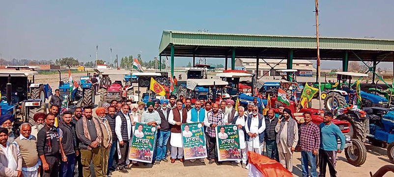Jalandhar Congress takes out tractor march to support farmers