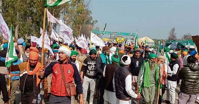 Punjab farmers raise slogans against govt; calm prevails at Khanauri border
