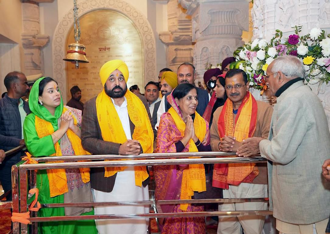 Kejriwal, Mann offer prayers at Ram temple in Ayodhya