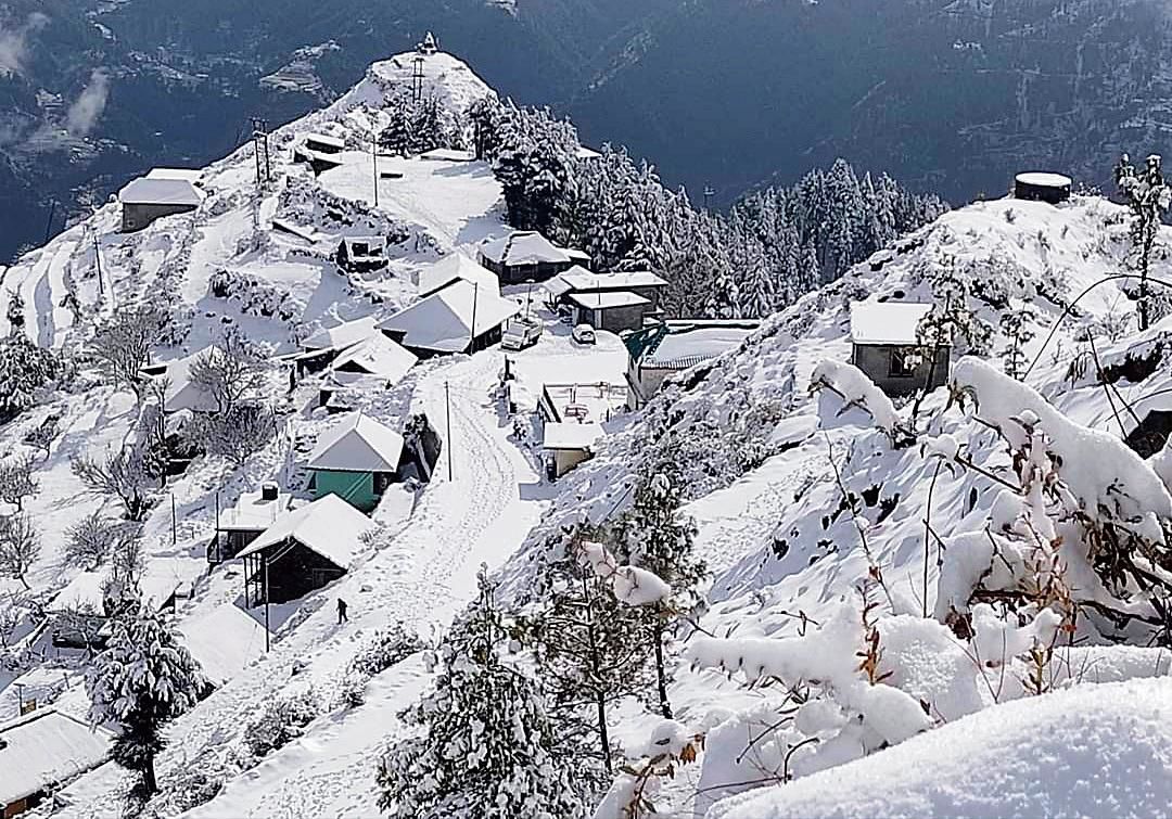 Heavy snowfall in Kullu, Chamba & Shimla areas