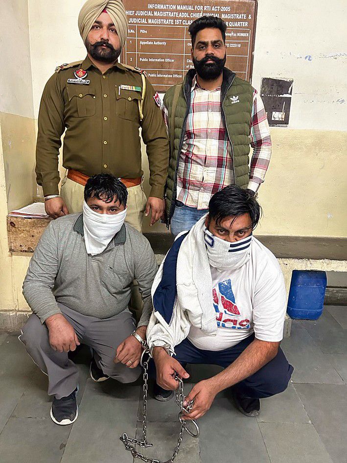 3 held with country-made weapons, ammunition