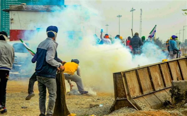 ‘Delhi Chalo’: Protesting Punjab farmers try to break through road blocks, clash with Haryana cops at Shambhu border