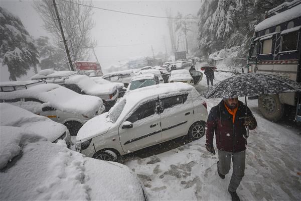 Cold wave continues unabated in Kashmir