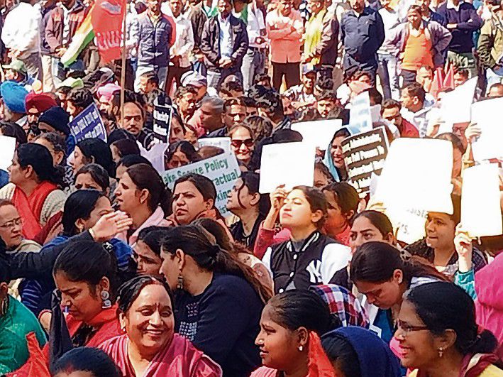 Chandigarh employees hold protest to press for pending demands