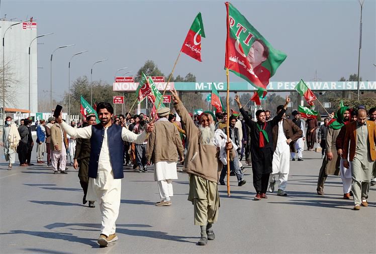 Pakistan: Imran Khan’s PTI claims majority, seeks resignation of CEC