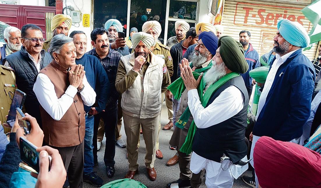 Punjab farmers start 3-day ‘pucca morcha’ outside residences of BJP leaders