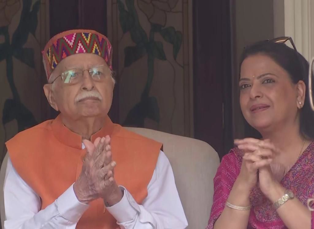 With tears in his eyes, LK Advani thanks India with folded hands after Bharat Ratna announcement