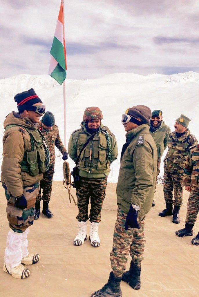 Lt Gen MV Suchindra Kumar reviews Valley’s security situation