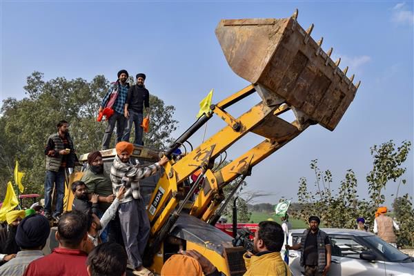 Farmers gear up to resume 'Delhi Chalo' march; Haryana asks Punjab cops to seize their bulldozers