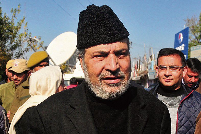 Muzaffar Hussain Baig attends Jammu rally, says he is not with PDP