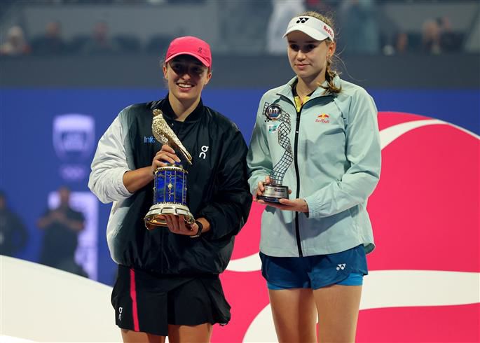 Top-ranked Iga Swiatek wins her third straight Qatar Open