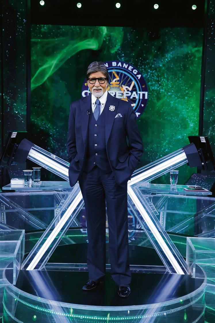Amitabh Bachchan celebrates  55 years in the world of cinema, drops pictures in ‘AI avatar’