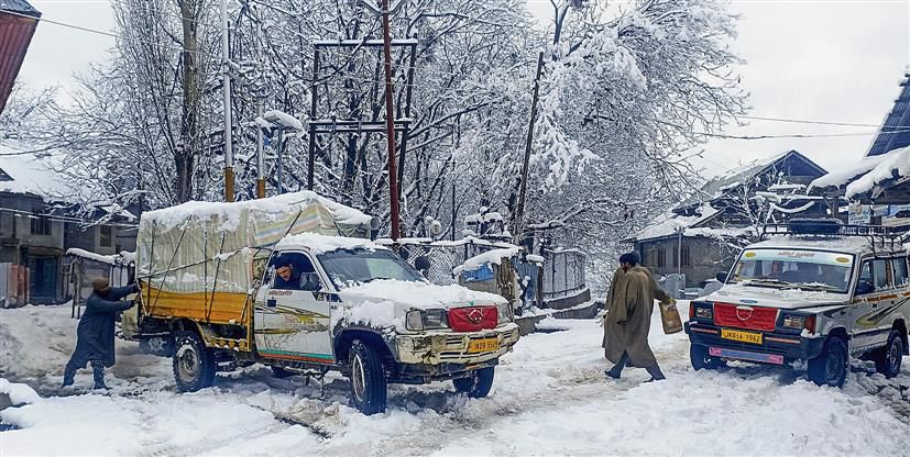 Mercury below -15°C, Kashmir Valley shivers
