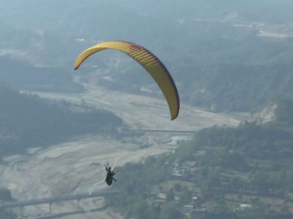 Woman tourist falls to death in paragliding crash in Himachal’s Kullu