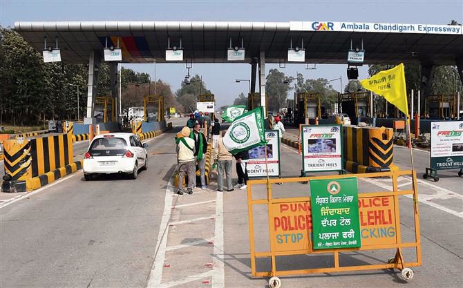 Farmers take control of toll plazas, no levy for 72 hours
