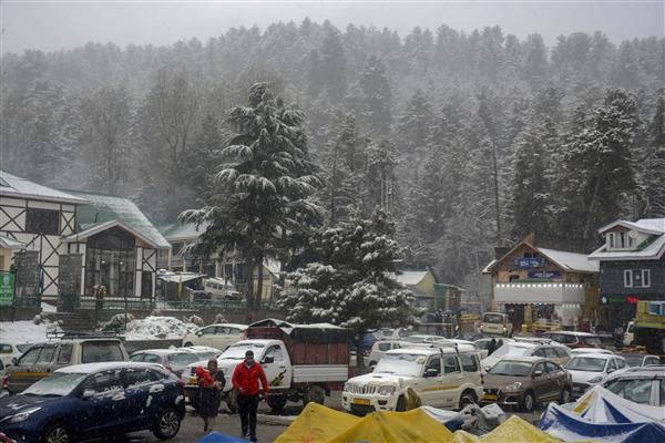 Fresh snowfall in higher reaches; rains in plains of Kashmir