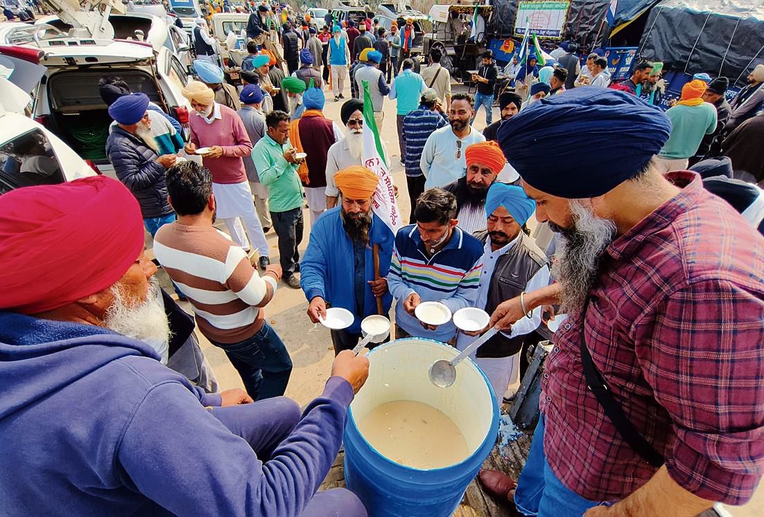 From lassi to poorha all on platter for protesting Punjab farmers : The  Tribune India