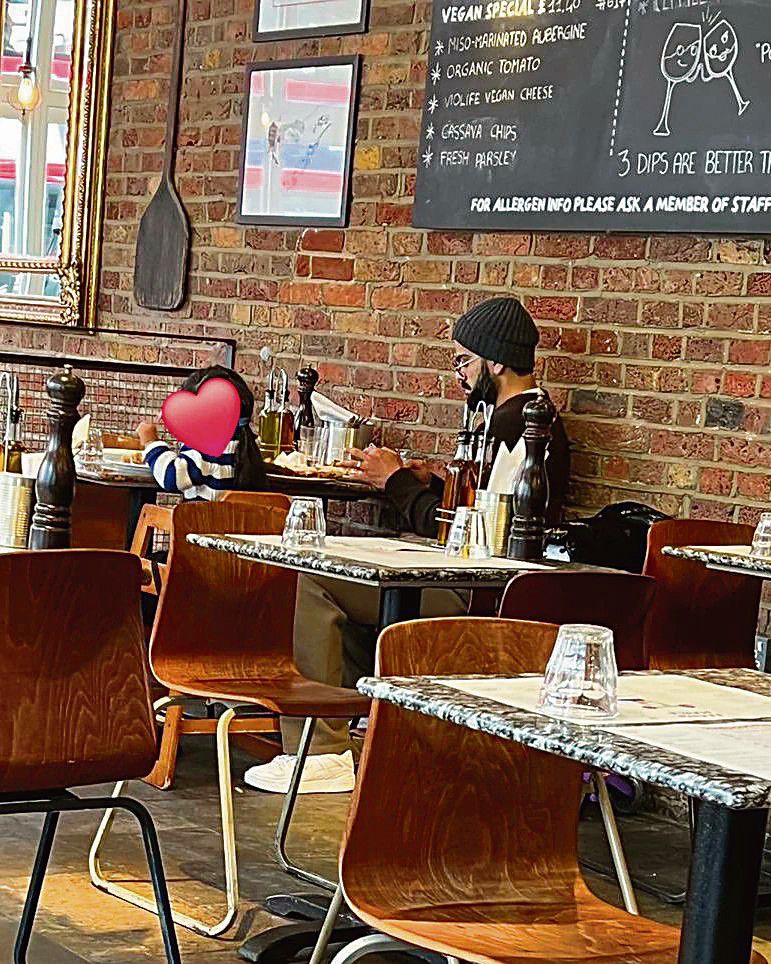Virat Kohli’s picture with Vamika at a restaurant in London goes viral
