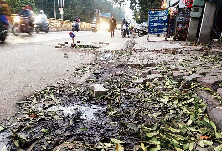Intermittent rain lashes district, ends long dry spell