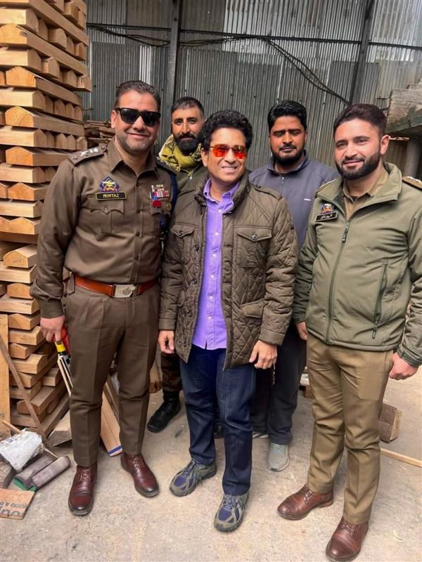 Sachin Tendulkar’s visit to bat manufacturing unit triggers hope for `in decline’ willow industry in Kashmir