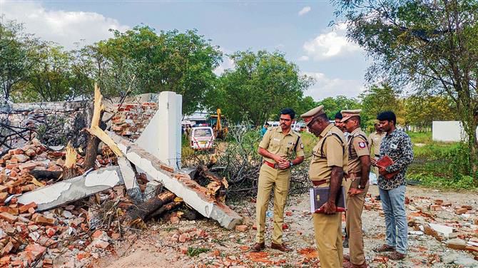 10 killed in blast at Tamil Nadu fireworks unit