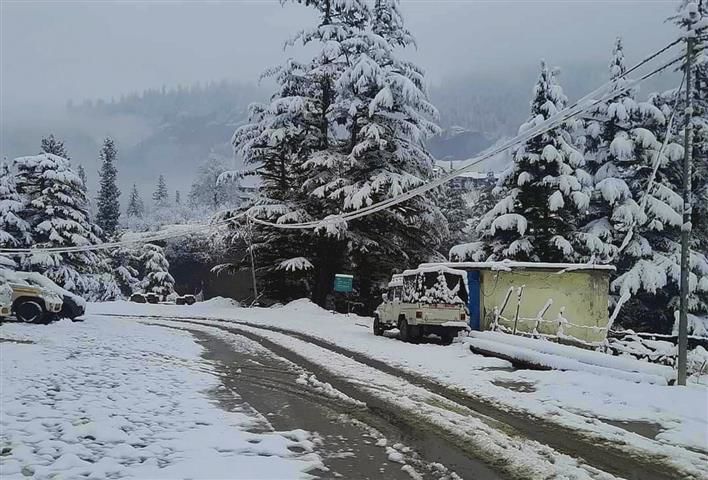 Lahaul-Spiti district, Manali draped in white