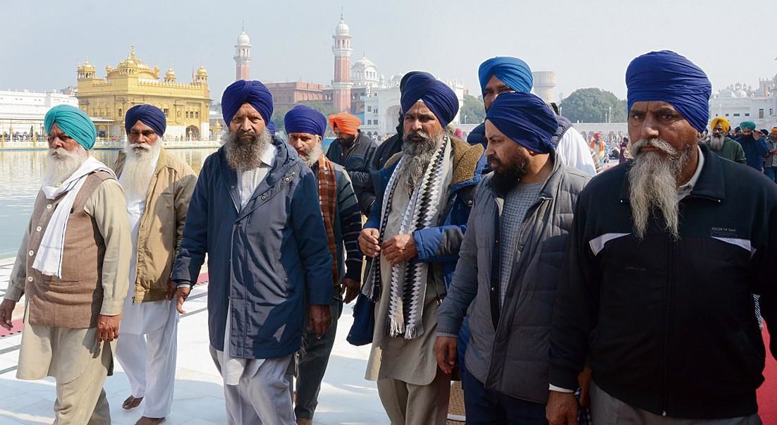 Farmer leaders pray at Golden Temple for victory in Delhi agitation